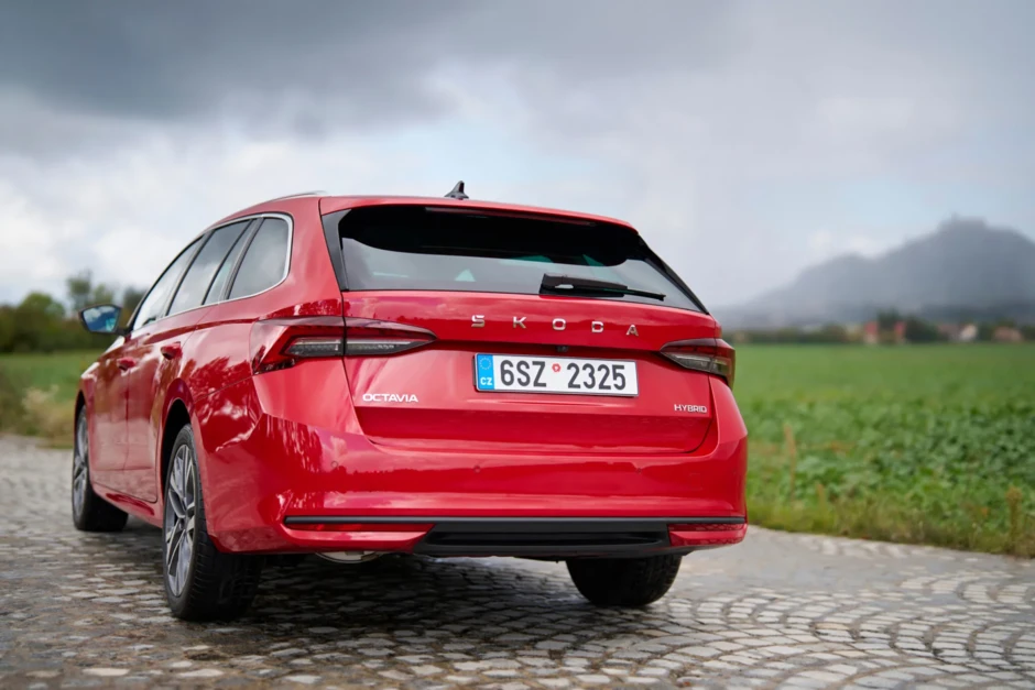 Skoda Octavia có bản hybrid 'full': Chạy thuần điện được ... 2 km, đi dưới 60 km/h vận hành như VF Wild
