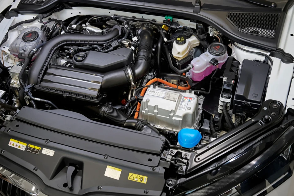 Skoda Octavia có bản hybrid 'full': Chạy thuần điện được ... 2 km, đi dưới 60 km/h vận hành như VF Wild
