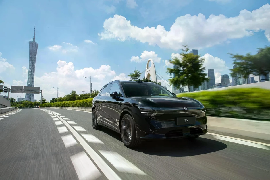SUV cỡ trung - điểm đến mới của các hãng xe tại Việt Nam SUV cỡ trung - điểm đến mới của các hãng xe tại Việt Nam
