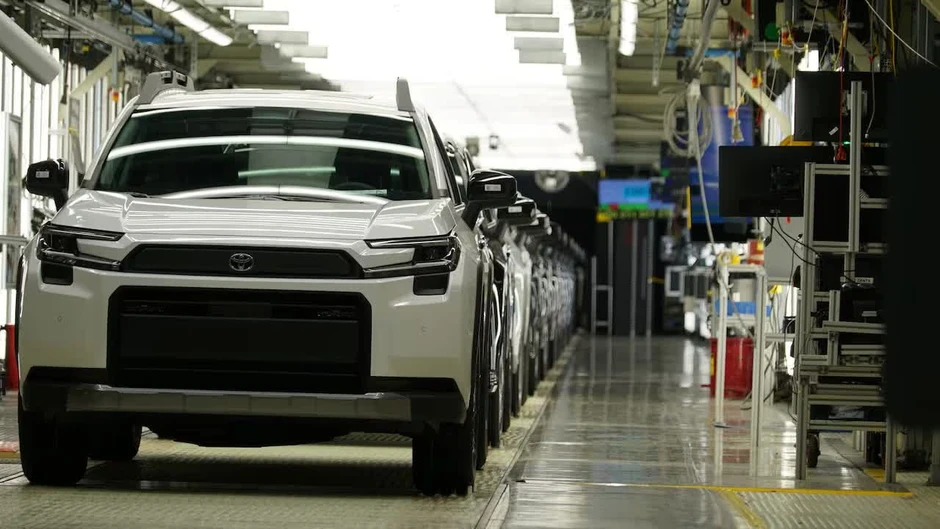SUV hybrid đời mới của Toyota 'cháy' hàng SUV hybrid đời mới của Toyota 'cháy' hàng