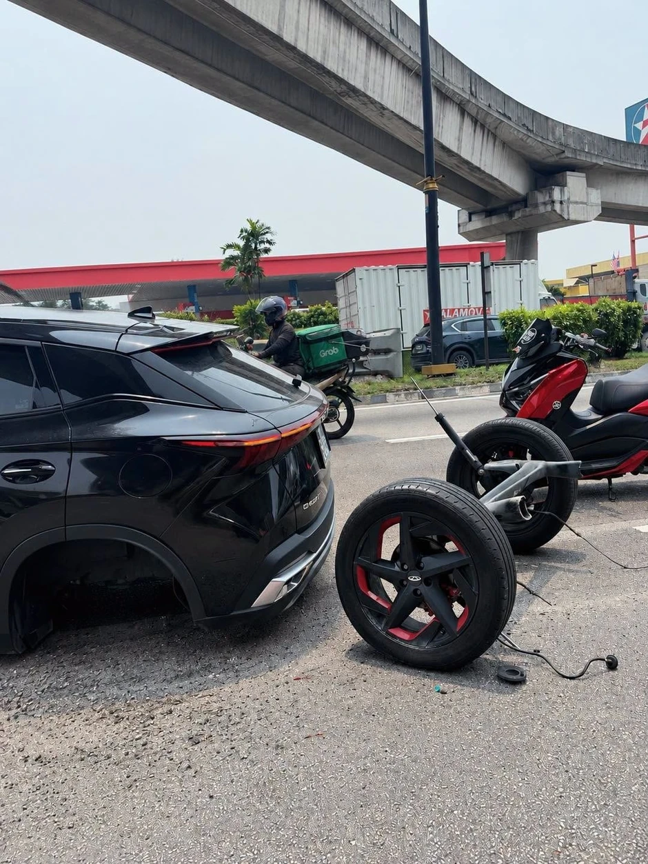 SUV Omoda rơi trục bánh sau giữa đường SUV Omoda rơi trục bánh sau giữa đường