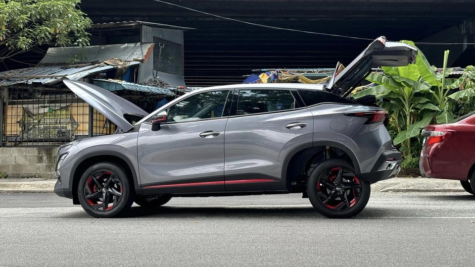 SUV Omoda rơi trục bánh sau giữa đường SUV Omoda rơi trục bánh sau giữa đường