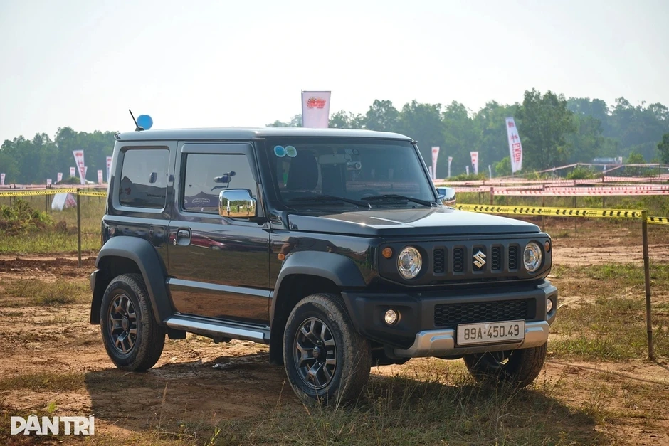 Suzuki Jimny có “đáy” mới: Giảm 140 triệu đồng, rẻ ngang SUV hạng B Suzuki Jimny có “đáy” mới: Giảm 140 triệu đồng, rẻ ngang SUV hạng B