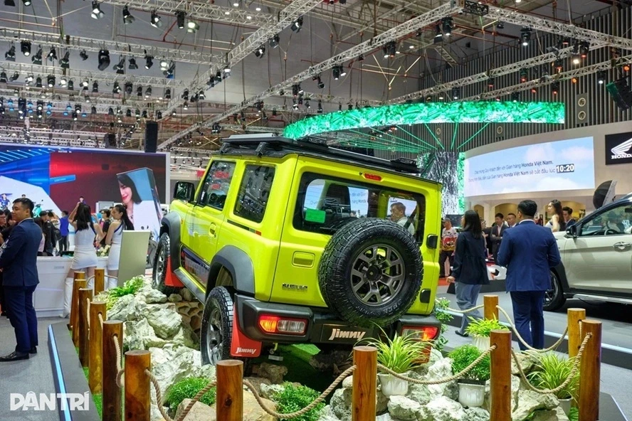 Suzuki Jimny có “đáy” mới: Giảm 140 triệu đồng, rẻ ngang SUV hạng B Suzuki Jimny có “đáy” mới: Giảm 140 triệu đồng, rẻ ngang SUV hạng B