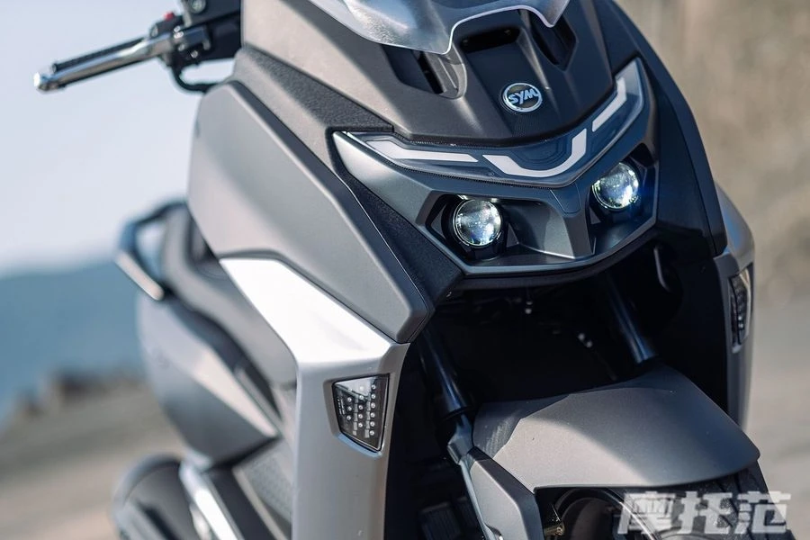 SYM MaxSym 400 mang cốp khổng lồ 45 lít cùng động cơ 400cc liệu có đáng mua? SYM MaxSym 400 mang cốp khổng lồ 45 lít cùng động cơ 400cc liệu có đáng mua?