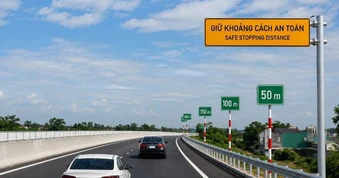 Tài xế băn khoăn cách giữ khoảng cách trên cao tốc khi xe khác bất ngờ chèn vào