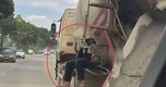 Tài xế bị phạt 28 triệu đồng vì để người đu bám trên xe bồn, biển số bị che lấp