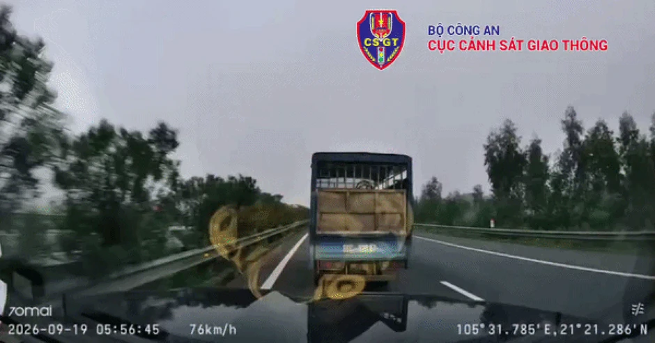 Tài xế bị phạt nặng vì không nhường đường cho xe ưu tiên trên cao tốc