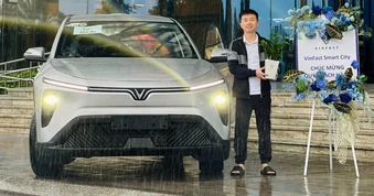 Tài xế dịch vụ 9x tiết lộ lý do chọn VinFast Limo Green