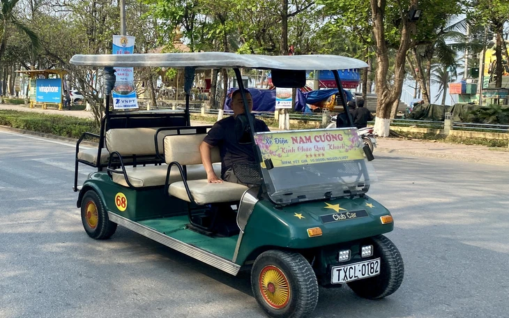 Tài xế xe điện bốn bánh ở Hải Tiến phải có bằng B2 trở lên Tài xế xe điện bốn bánh ở Hải Tiến phải có bằng B2 trở lên