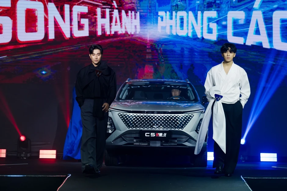 Tận hưởng bữa tiệc thời trang với chủ đề “One Car Two Vibes – Song hành phong cách” tại lễ ra mắt C5 SHS-H Tận hưởng bữa tiệc thời trang với chủ đề “One Car Two Vibes – Song hành phong cách” tại lễ ra mắt C5 SHS-H