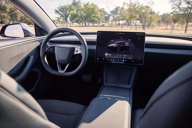 Tesla vào Việt Nam sau khi VinFast đã 'dọn đường' sạch sẽ: Điểm yếu "chí mạng" nằm ở đây? Tesla vào Việt Nam sau khi VinFast đã 'dọn đường' sạch sẽ: Điểm yếu "chí mạng" nằm ở đây?