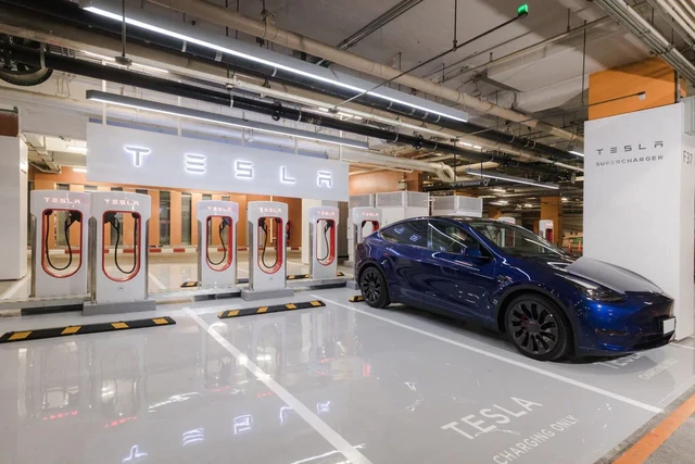 Tesla vào Việt Nam sau khi VinFast đã 'dọn đường' sạch sẽ: Điểm yếu "chí mạng" nằm ở đây? Tesla vào Việt Nam sau khi VinFast đã 'dọn đường' sạch sẽ: Điểm yếu "chí mạng" nằm ở đây?