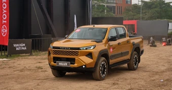Tháng đầu có bản mới, Toyota Hilux ghi nhận doanh số kỷ lục gần 900 xe
