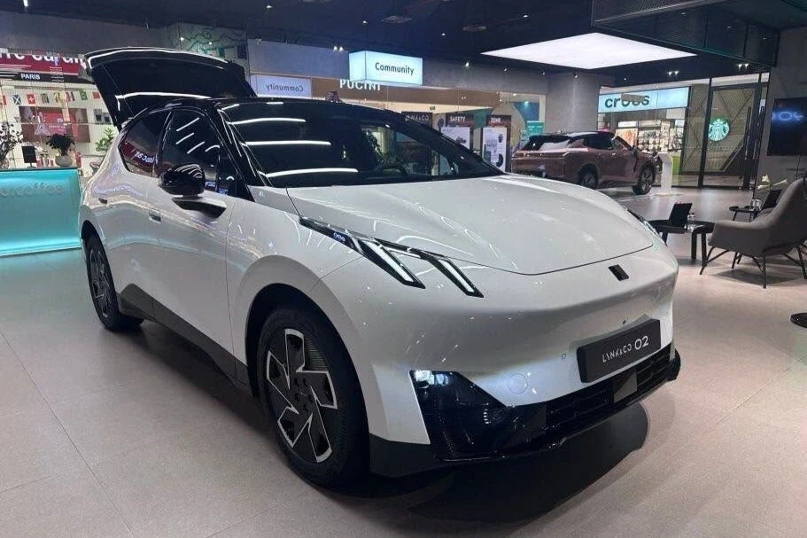Thị trường ô tô dự kiến bớt sôi động trong tháng 8, ít xe mới được ra mắt Thị trường ô tô dự kiến bớt sôi động trong tháng 8, ít xe mới được ra mắt