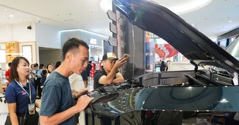 Thị trường ô tô phục hồi mạnh, xe điện hóa tăng tốc