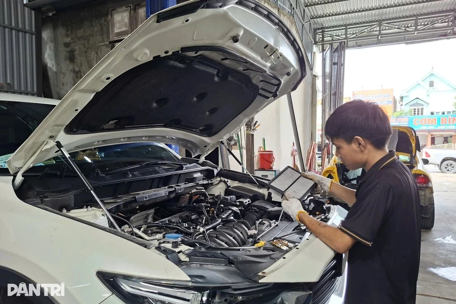 Thợ sửa ô tô cảnh báo “cú đạp ga đắt đỏ” trong ngày ngập lụt Thợ sửa ô tô cảnh báo “cú đạp ga đắt đỏ” trong ngày ngập lụt