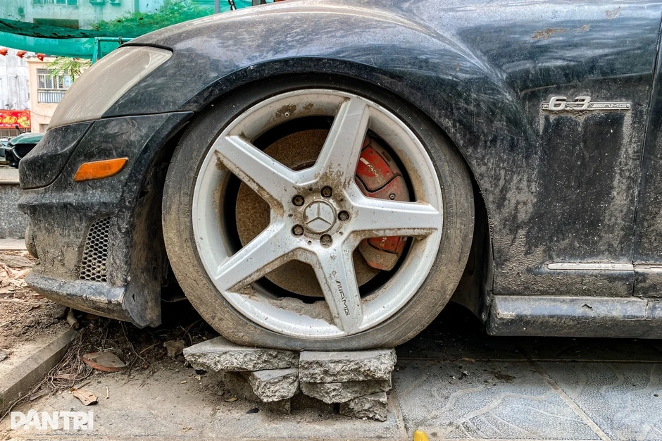 Thợ xe nói về khả năng phục hồi chiếc Mercedes-AMG S63 bỏ hoang gần 10 năm Thợ xe nói về khả năng phục hồi chiếc Mercedes-AMG S63 bỏ hoang gần 10 năm