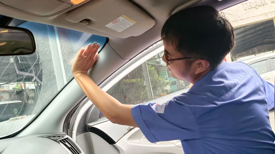 Thực hư quy định bỏ dán tem kiểm định trên kính lái xe ô tô Thực hư quy định bỏ dán tem kiểm định trên kính lái xe ô tô