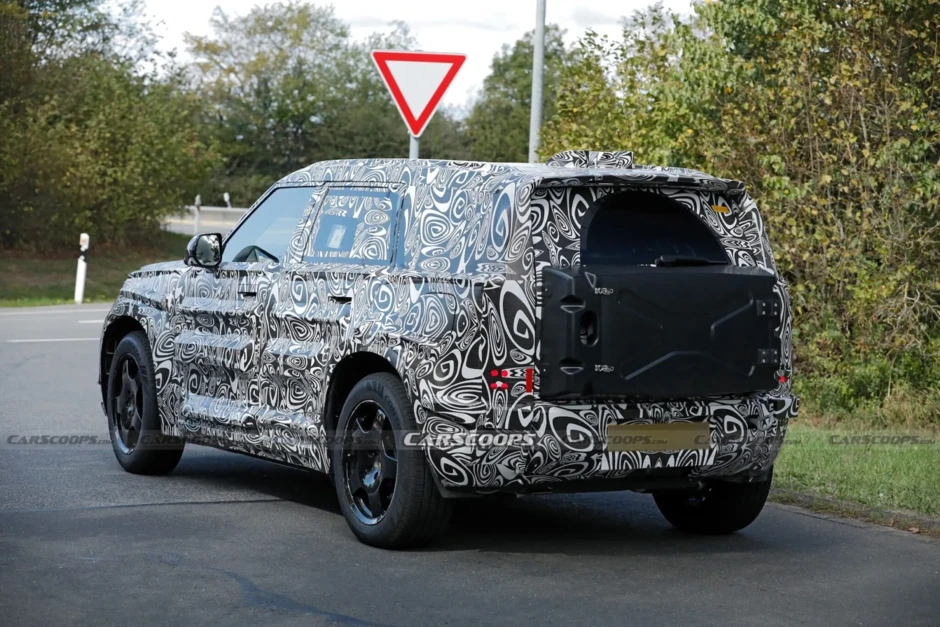 'Tiểu' Land Rover Defender xuất hiện trên đường thử với cửa sau độc lạ 'Tiểu' Land Rover Defender xuất hiện trên đường thử với cửa sau độc lạ