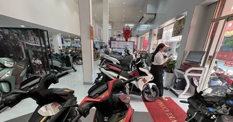 Tiêu thụ xe máy điện tăng cao , doanh số xe xăng giảm trong năm 2026