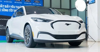 Tin tức giá xe: Ford Mustang Mach-E giảm giá kỷ lục gần 1 tỉ đồng, còn được sạc miễn phí 5 năm