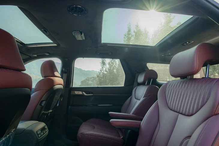 Tin tức giá xe: Hyundai Palisade giảm niêm yết tới 170 triệu, khởi điểm tiệm cận Ford Everest 'base'