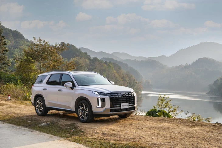 Tin tức giá xe: Hyundai Palisade giảm niêm yết tới 170 triệu, khởi điểm tiệm cận Ford Everest 'base'