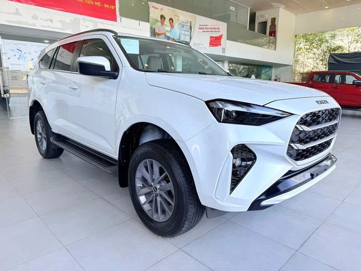 Tin tức giá xe: Isuzu mu-X giảm tới 115 triệu tại đại lý, SUV D nhảy xuống 'đọ giá' Mazda CX-5 Tin tức giá xe: Isuzu mu-X giảm tới 115 triệu tại đại lý, SUV D nhảy xuống 'đọ giá' Mazda CX-5