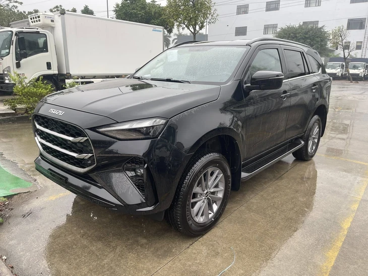 Tin tức giá xe: Isuzu mu-X giảm tới 115 triệu tại đại lý, SUV D nhảy xuống 'đọ giá' Mazda CX-5 Tin tức giá xe: Isuzu mu-X giảm tới 115 triệu tại đại lý, SUV D nhảy xuống 'đọ giá' Mazda CX-5