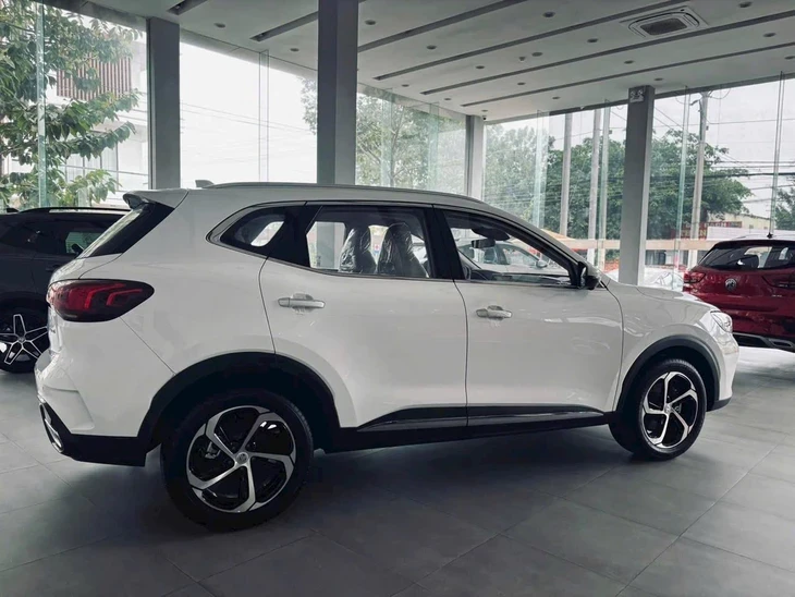 Tin tức giá xe: MG HS giảm giá kỷ lục gần 200 triệu tại đại lý, SUV C giá thực tế ngang SUV A Tin tức giá xe: MG HS giảm giá kỷ lục gần 200 triệu tại đại lý, SUV C giá thực tế ngang SUV A