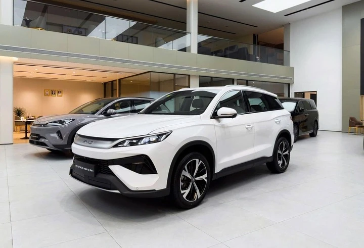 Tin xe 22/9: Skoda Slavia 2027 chạy thử bản tay lái bên trái Tin xe 22/9: Skoda Slavia 2027 chạy thử bản tay lái bên trái