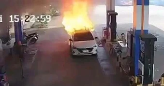 Tình huống ô tô bất ngờ bốc cháy: Kỹ năng thoát hiểm trong vài giây