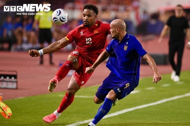 Tỏa sáng tại chung kết ASEAN Cup, Xuân Son được tặng xe ô tô điện