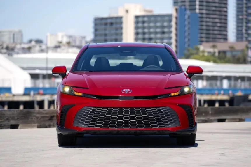 Toyota Camry 2027 ra mắt: Giá quy đổi từ 781 triệu đồng, gần như không đổi thiết kế Toyota Camry 2027 ra mắt: Giá quy đổi từ 781 triệu đồng, gần như không đổi thiết kế