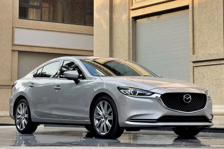 Toyota Camry - "thành lũy cuối cùng" của sedan hạng D đang lung lay Toyota Camry - "thành lũy cuối cùng" của sedan hạng D đang lung lay