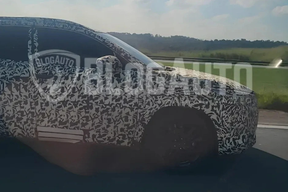 Toyota Corolla Cross bán tải mới lộ diện trên đường thử Toyota Corolla Cross bán tải mới lộ diện trên đường thử