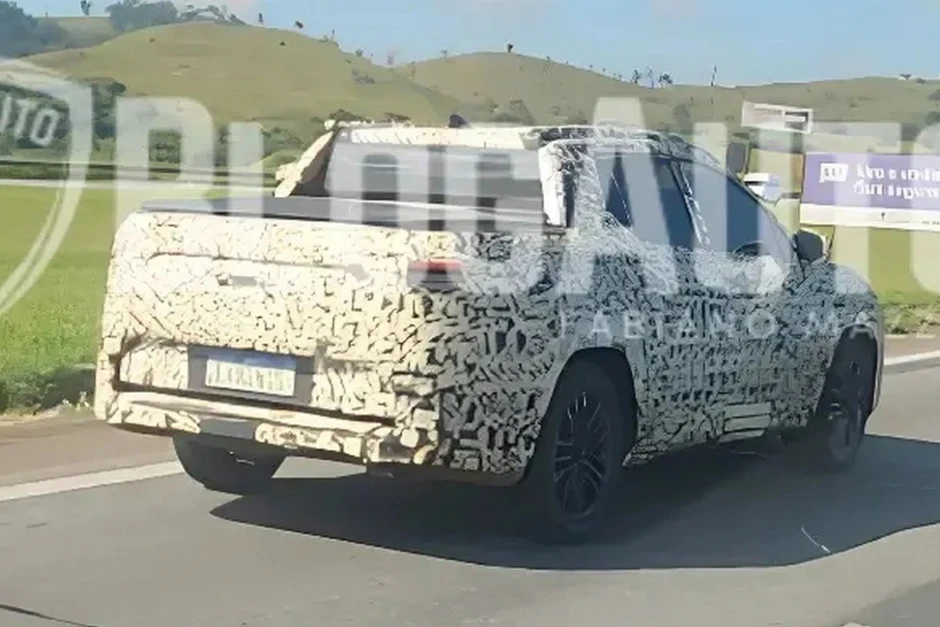 Toyota Corolla Cross bán tải mới lộ diện trên đường thử Toyota Corolla Cross bán tải mới lộ diện trên đường thử
