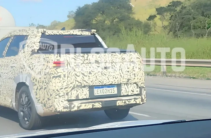 Toyota Corolla Cross có bản bán tải, dễ thêm cả tùy chọn hybrid cắm sạc Toyota Corolla Cross có bản bán tải, dễ thêm cả tùy chọn hybrid cắm sạc