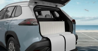 Toyota Corolla Cross thành 'phòng khách di động': Ghế thư giãn ở cốp sau như xe Rolls-Royce