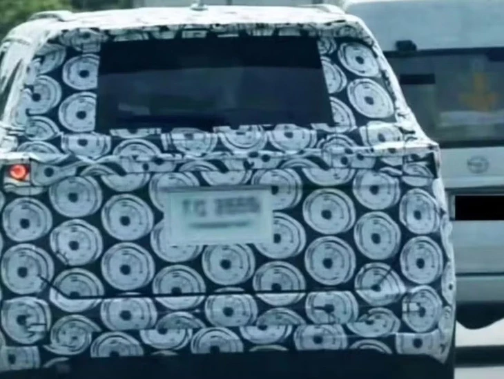 Toyota Fortuner đời mới lộ ảnh hot: Đèn LED 2 tầng, nội thất như Prado, dự kiến ra mắt ngay năm nay Toyota Fortuner đời mới lộ ảnh hot: Đèn LED 2 tầng, nội thất như Prado, dự kiến ra mắt ngay năm nay