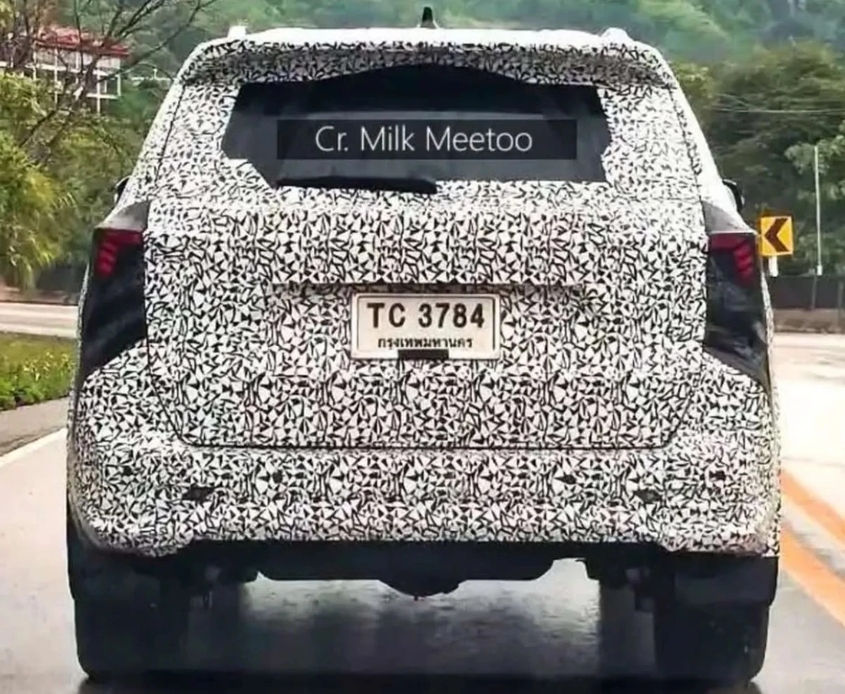Toyota Fortuner thế hệ mới tiếp tục lộ diện tại Thái Lan: Đầu xe đổi thiết kế, chờ ngày đấu Ford Everest Toyota Fortuner thế hệ mới tiếp tục lộ diện tại Thái Lan: Đầu xe đổi thiết kế, chờ ngày đấu Ford Everest