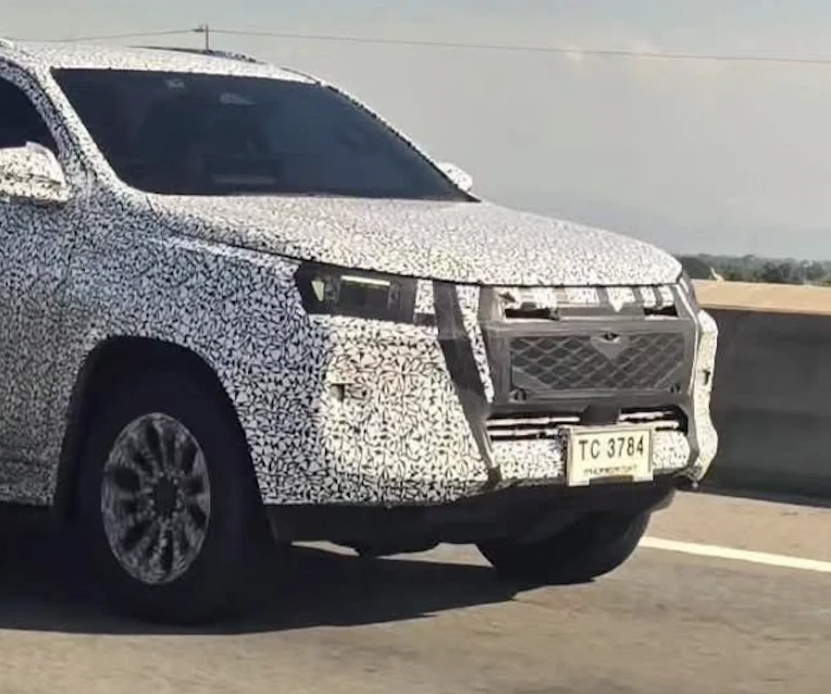 Toyota Fortuner thế hệ mới tiếp tục lộ diện tại Thái Lan: Đầu xe đổi thiết kế, chờ ngày đấu Ford Everest Toyota Fortuner thế hệ mới tiếp tục lộ diện tại Thái Lan: Đầu xe đổi thiết kế, chờ ngày đấu Ford Everest