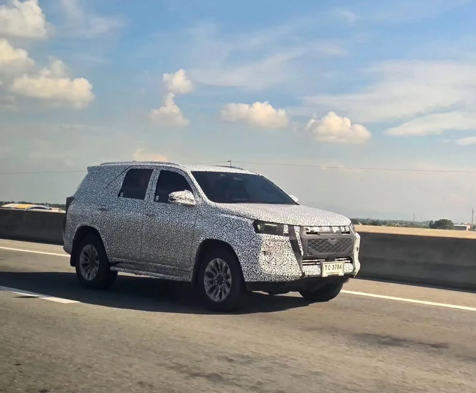 Toyota Fortuner thế hệ mới tiếp tục lộ diện tại Thái Lan: Đầu xe đổi thiết kế, chờ ngày đấu Ford Everest Toyota Fortuner thế hệ mới tiếp tục lộ diện tại Thái Lan: Đầu xe đổi thiết kế, chờ ngày đấu Ford Everest
