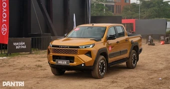 Toyota Hilux ngược dòng tăng doanh số nhưng vẫn thua Ford Ranger