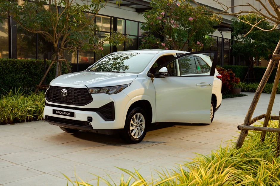 Toyota Innova Cross 2.0G: Lựa chọn phù hợp cả doanh nghiệp và gia đình Toyota Innova Cross 2.0G: Lựa chọn phù hợp cả doanh nghiệp và gia đình