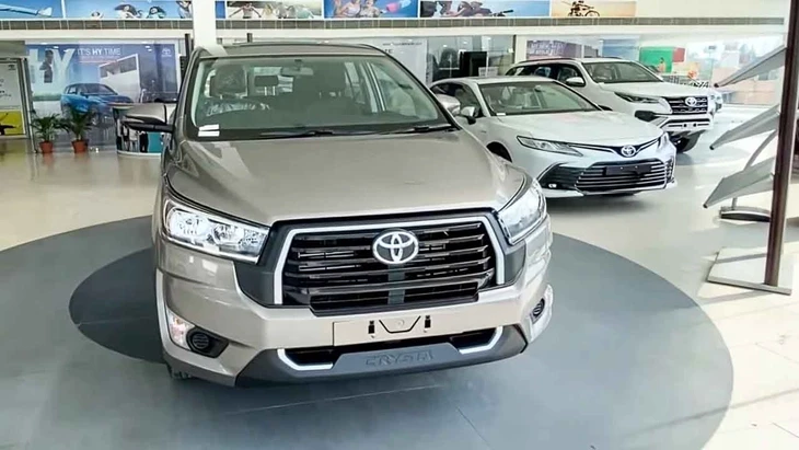Toyota Innova sắp bị khai tử, thay bằng Innova Cross hybrid giá rẻ, lược bớt nhiều trang bị Toyota Innova sắp bị khai tử, thay bằng Innova Cross hybrid giá rẻ, lược bớt nhiều trang bị