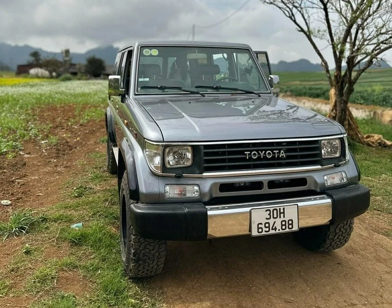 Toyota Land Cruiser RJ77 36 năm tuổi vẫn có giá 1 tỷ, đắt gấp 3 xe cùng đời