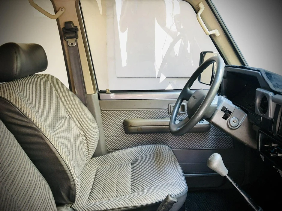 Toyota Land Cruiser RJ77 36 năm tuổi vẫn có giá 1 tỷ, đắt gấp 3 xe cùng đời