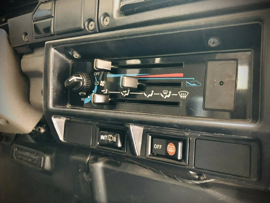 Toyota Land Cruiser RJ77 36 năm tuổi vẫn có giá 1 tỷ, đắt gấp 3 xe cùng đời